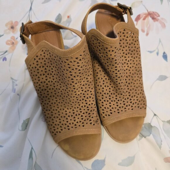 Universal Thread Womens Cognac Milliana Style High Heeled Cut Out Sandal Heel - Picture 2 of 9